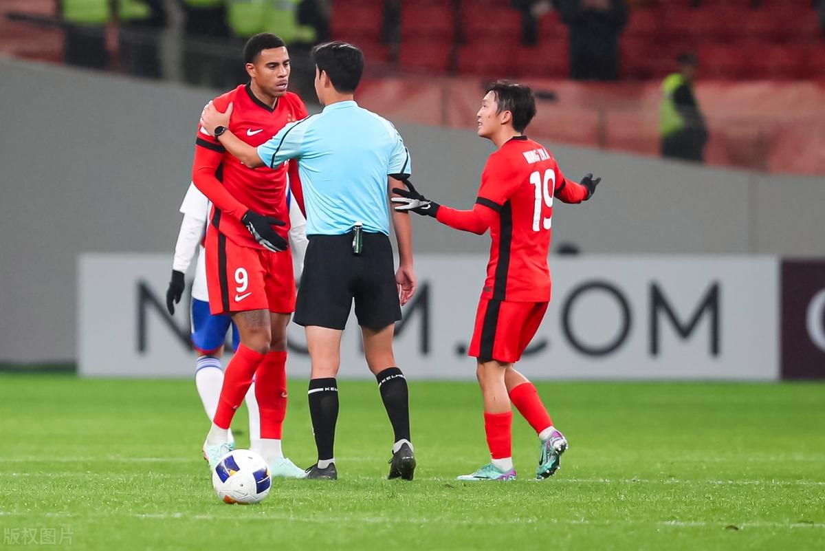 爱游戏-马德里竞技训练开放日，窗口期临场应变引欢呼，中超在即，球队文化再被提及的简单介绍-爱游戏